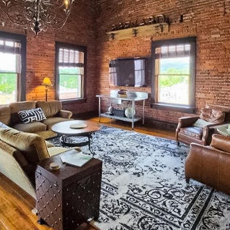 Brick Loft Penthouse On Main Διαμέρισμα Brevard Εξωτερικό φωτογραφία