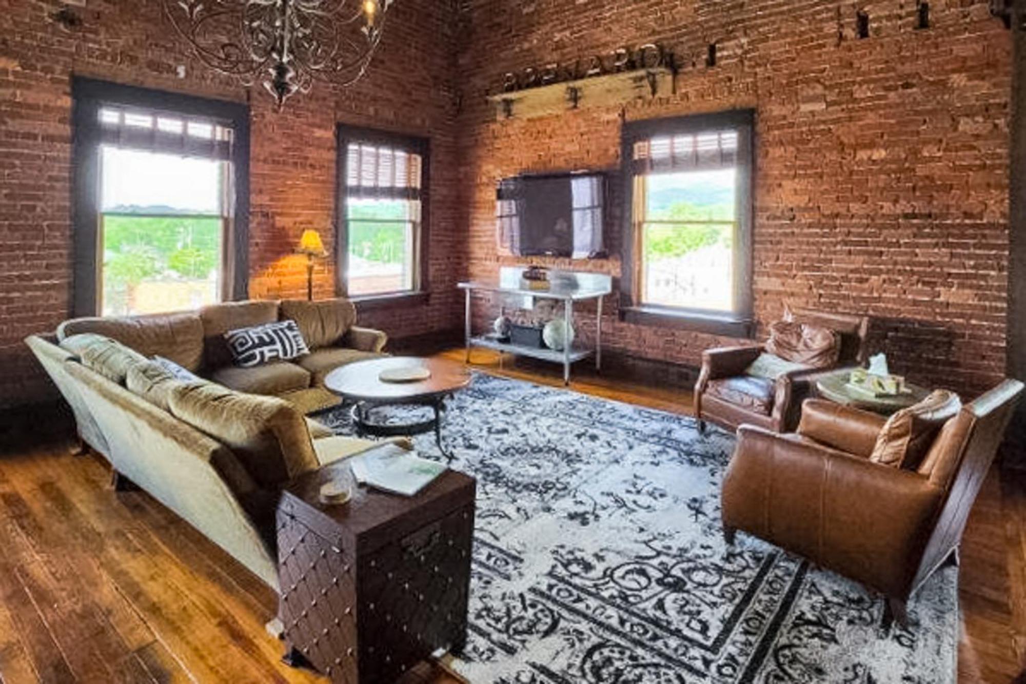 Brick Loft Penthouse On Main Διαμέρισμα Brevard Εξωτερικό φωτογραφία