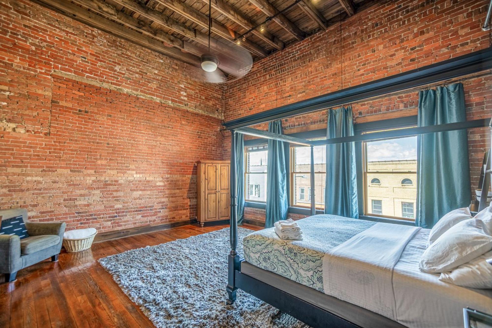 Brick Loft Penthouse On Main Διαμέρισμα Brevard Εξωτερικό φωτογραφία